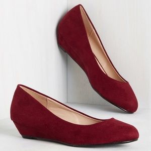 Red velvet wedge